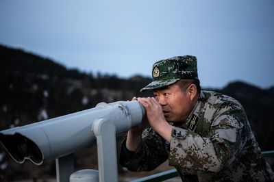 他们37年来在海拔2905米上守望,只为保护一片绿水青山 | 过影